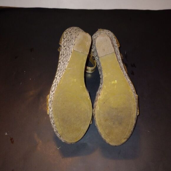 🆕👡G by Guess Gold Signature Wedge Heel Sandals - Picture 5 of 6